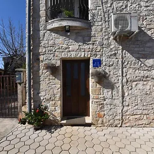 Nona Apartment