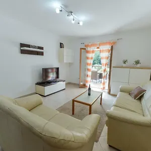 Lumbre Apartment